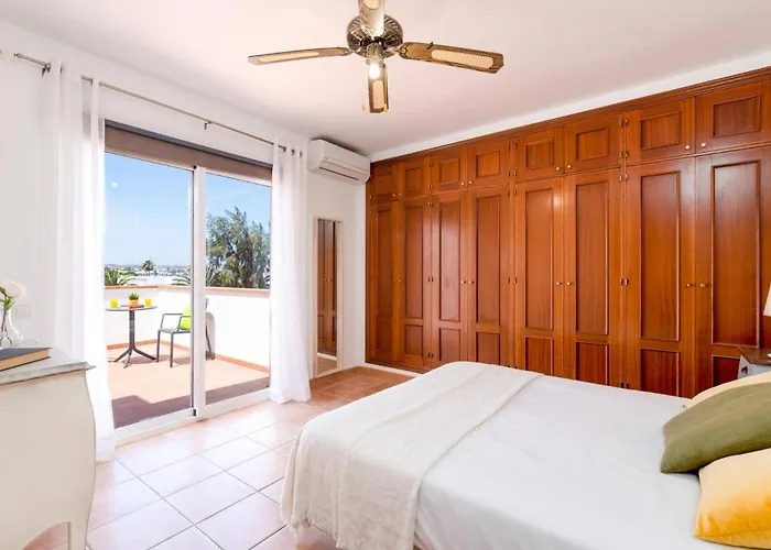 Enrique By كوراليهو